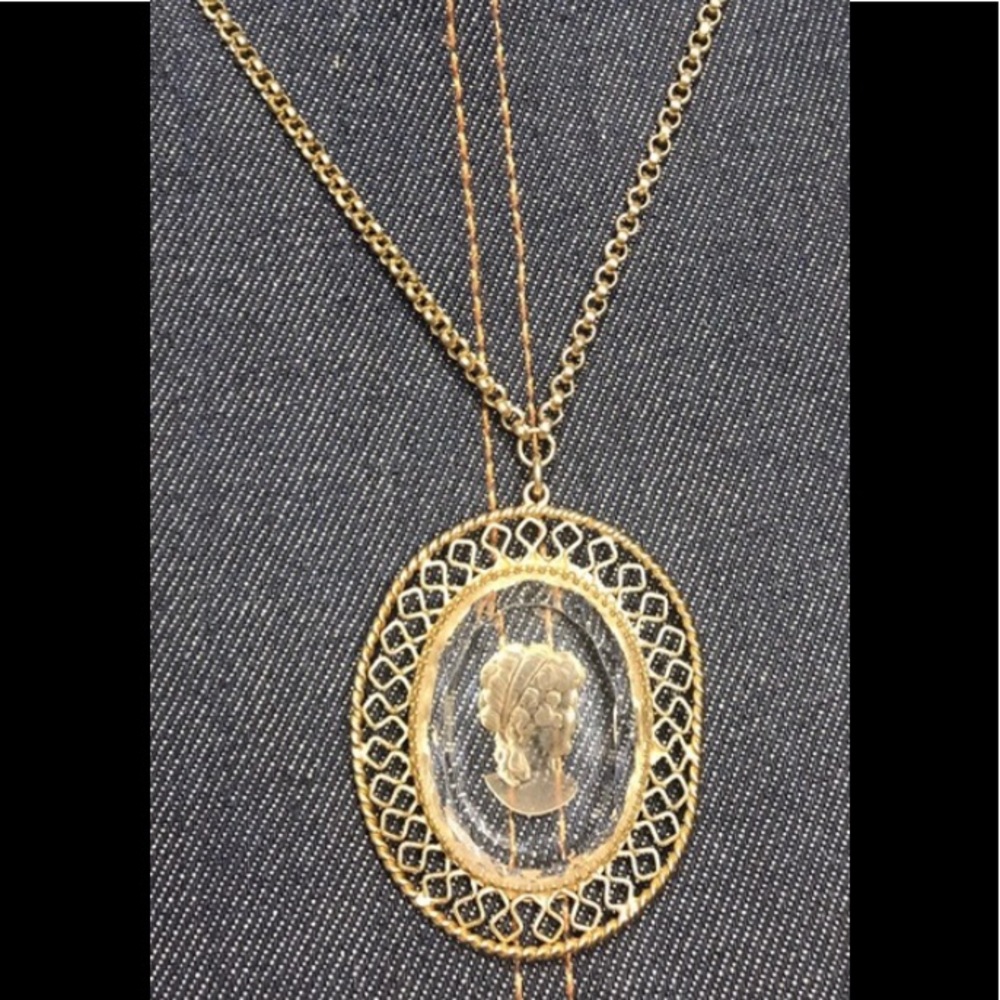 🔆 Whiting & Davis victorian cameo necklace